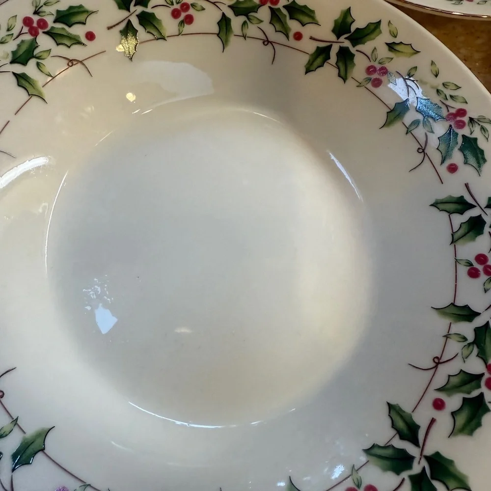 1997 Holiday Traditions Christmas Holiday Holly Berry Bowls Gold Trim Set of 3